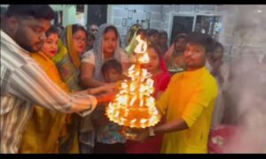 रुद्र महायज्ञ में भोलेनाथ की महा आरती करी गबेल दंपति ने, मालखरौदा ब्लॉक के पोता में आयोजित हुआ भव्य रुद्र महायज्ञ,रामकुमार- गीता गबेल ने कहा- दशकों से चला आ रहा यह धार्मिक आयोजन, रामकुमार गबेल ने सेवा स्वरूप यज्ञ में बड़ा कुलर भी किया भेंट, बाबा भोलेनाथ के अटूट आस्था वाले सेवक हैं रामकुमार रुद्र महायज्ञ में भोलेनाथ की महा आरती करी गबेल दंपति ने, मालखरौदा ब्लॉक के पोता में आयोजित हुआ भव्य रुद्र महायज्ञ,रामकुमार- गीता गबेल ने कहा- दशकों से चला आ रहा यह धार्मिक आयोजन, रामकुमार गबेल ने सेवा स्वरूप यज्ञ में बड़ा कुलर भी किया भेंट, बाबा भोलेनाथ के अटूट आस्था वाले सेवक हैं रामकुमार kshititech