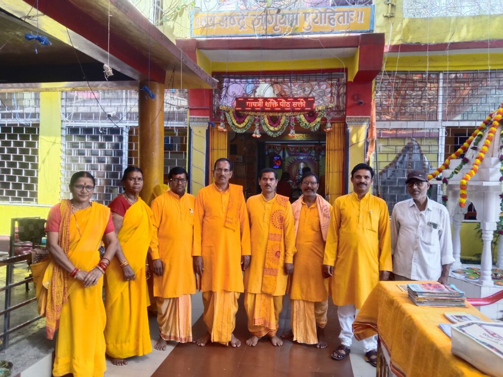 भक्तों की अटूट आस्था- रामनवमी पर्व पर शक्ति के मंदिरों में हुई विशेष पूजा अर्चना, श्री राम मंदिर एवं श्री गायत्री शक्तिपीठ में भी हुआ भंडारा प्रसाद का आयोजन, गायत्री मंदिर में पंच कुंडीय यज्ञ भी हुआ संपन्न, जय- जय श्री राम के श्री घोष से गूंजायमान हो उठा राम मंदिर, माता गायत्री एवं जगदंबे भवानी की आस्था में लीन हुए देवी भक्त भक्तों की अटूट आस्था- रामनवमी पर्व पर शक्ति के मंदिरों में हुई विशेष पूजा अर्चना, श्री राम मंदिर एवं श्री गायत्री शक्तिपीठ में भी हुआ भंडारा प्रसाद का आयोजन, गायत्री मंदिर में पंच कुंडीय यज्ञ भी हुआ संपन्न, जय- जय श्री राम के श्री घोष से गूंजायमान हो उठा राम मंदिर, माता गायत्री एवं जगदंबे भवानी की आस्था में लीन हुए देवी भक्त kshititech