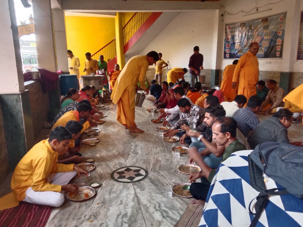 भक्तों की अटूट आस्था- रामनवमी पर्व पर शक्ति के मंदिरों में हुई विशेष पूजा अर्चना, श्री राम मंदिर एवं श्री गायत्री शक्तिपीठ में भी हुआ भंडारा प्रसाद का आयोजन, गायत्री मंदिर में पंच कुंडीय यज्ञ भी हुआ संपन्न, जय- जय श्री राम के श्री घोष से गूंजायमान हो उठा राम मंदिर, माता गायत्री एवं जगदंबे भवानी की आस्था में लीन हुए देवी भक्त भक्तों की अटूट आस्था- रामनवमी पर्व पर शक्ति के मंदिरों में हुई विशेष पूजा अर्चना, श्री राम मंदिर एवं श्री गायत्री शक्तिपीठ में भी हुआ भंडारा प्रसाद का आयोजन, गायत्री मंदिर में पंच कुंडीय यज्ञ भी हुआ संपन्न, जय- जय श्री राम के श्री घोष से गूंजायमान हो उठा राम मंदिर, माता गायत्री एवं जगदंबे भवानी की आस्था में लीन हुए देवी भक्त kshititech