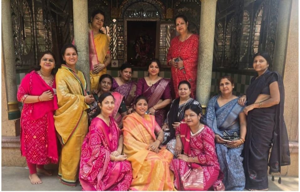 जय हनुमान ज्ञान गुन सागर- हनुमान जी की आराधना में डूबे महिला जागृति शाखा शक्ति के सदस्य, शहर के श्री राम मंदिर में पहुंचकर सात बार किया हनुमान चालीसा का पाठ एवं हनुमान जी को भोग अर्पित कर किया प्रसाद का वितरण, हनुमान जी के जयकारों से गूंज उठा राम मंदिर जय हनुमान ज्ञान गुन सागर- हनुमान जी की आराधना में डूबे महिला जागृति शाखा शक्ति के सदस्य, शहर के श्री राम मंदिर में पहुंचकर सात बार किया हनुमान चालीसा का पाठ एवं हनुमान जी को भोग अर्पित कर किया प्रसाद का वितरण, हनुमान जी के जयकारों से गूंज उठा राम मंदिर kshititech