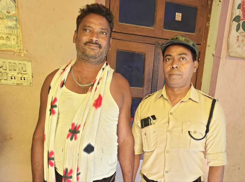 सक्ती जिले के मालखरौदा वृत्त प्रभारी कोमल सिंह सिदार की सक्रियता से अवैध महुआ शराब बरामद, सुशासन तिहार में नागरिकों ने करी थी शिकायत, आबकारी विभाग की छापामार करवाई से अवैध महुआ शराब के कारोबारियो में है हड़कंप सक्ती जिले के मालखरौदा वृत्त प्रभारी कोमल सिंह सिदार की सक्रियता से अवैध महुआ शराब बरामद, सुशासन तिहार में नागरिकों ने करी थी शिकायत, आबकारी विभाग की छापामार करवाई से अवैध महुआ शराब के कारोबारियो में है हड़कंप kshititech