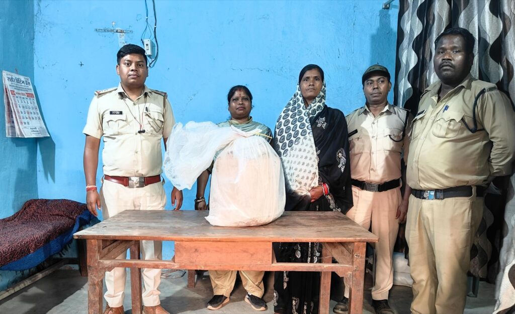 सक्ती जिले के मालखरौदा वृत्त प्रभारी कोमल सिंह सिदार की सक्रियता से अवैध महुआ शराब बरामद, सुशासन तिहार में नागरिकों ने करी थी शिकायत, आबकारी विभाग की छापामार करवाई से अवैध महुआ शराब के कारोबारियो में है हड़कंप सक्ती जिले के मालखरौदा वृत्त प्रभारी कोमल सिंह सिदार की सक्रियता से अवैध महुआ शराब बरामद, सुशासन तिहार में नागरिकों ने करी थी शिकायत, आबकारी विभाग की छापामार करवाई से अवैध महुआ शराब के कारोबारियो में है हड़कंप kshititech