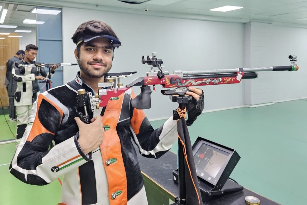 मानस की सफलता-शूटिंग प्रतियोगिता के लिए पीएम श्री केंद्रीय विद्यालय के छात्र मानस कन्नौजे का खेलो इंडिया यूथ प्रतियोगिता में हुआ चयन, देशभर के केंद्रीय विद्यालयों में केवल 15 प्रतिभागियों का ही हुआ है चयन, रायपुर के केंद्रीय विद्यालय क्रमांक- 02 का होनहार छात्र है मानस kshititech