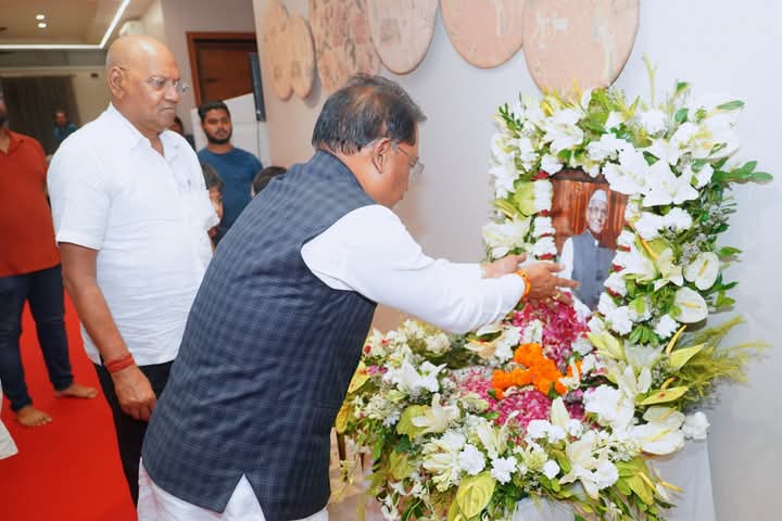 5 जून को रायपुर में होगी समाजसेवी स्व.रामजीलाल अग्रवाल जी की श्रद्धांजलि सभा एवं पगड़ी रस्म का कार्यक्रम, पूर्व मंत्री एवं सांसद बृजमोहन अग्रवाल के पूज्य पिता थे रामजीलाल जी अग्रवाल, 27 मई को मुख्यमंत्री साय भी पहुंचे रामजी वाटिका,स्व.राम जी लाल अग्रवाल जी को दी अपनी श्रद्धांजलि 5 जून को रायपुर में होगी समाजसेवी स्व.रामजीलाल अग्रवाल जी की श्रद्धांजलि सभा एवं पगड़ी रस्म का कार्यक्रम, पूर्व मंत्री एवं सांसद बृजमोहन अग्रवाल के पूज्य पिता थे रामजीलाल जी अग्रवाल, 27 मई को मुख्यमंत्री साय भी पहुंचे रामजी वाटिका,स्व.राम जी लाल अग्रवाल जी को दी अपनी श्रद्धांजलि kshititech