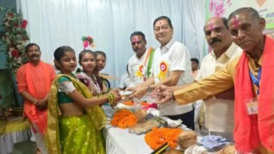 जिला मुख्यालय शक्ति में छत्तीसगढ़ केवट निषाद समाज ने निकाली भव्य शोभायात्रा,गुहा निषाद राज जी की जयंती पर था पांचवे वर्ष के कार्यक्रम का आयोजन, समाज के मेधावी बच्चों का किया गया सम्मान, कार्यक्रम के मुख्य अतिथि श्याम सुंदर अग्रवाल ने कहा- समाज बंधुओ का उत्साह प्रंशसनीय जिला मुख्यालय शक्ति में छत्तीसगढ़ केवट निषाद समाज ने निकाली भव्य शोभायात्रा,गुहा निषाद राज जी की जयंती पर था पांचवे वर्ष के कार्यक्रम का आयोजन, समाज के मेधावी बच्चों का किया गया सम्मान, कार्यक्रम के मुख्य अतिथि श्याम सुंदर अग्रवाल ने कहा- समाज बंधुओ का उत्साह प्रंशसनीय kshititech