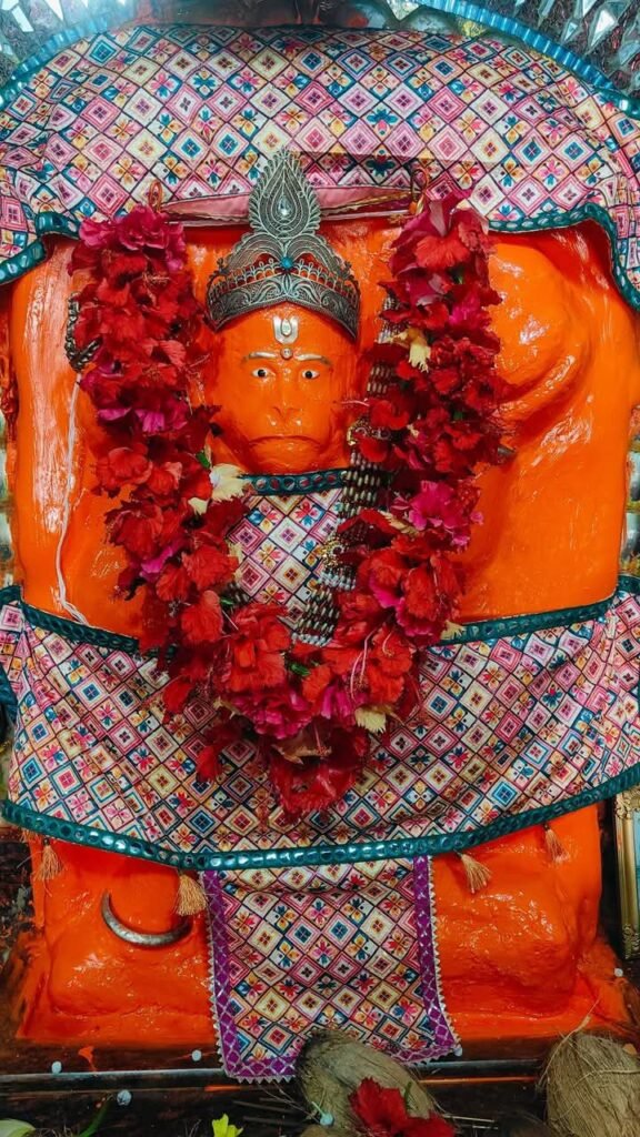 बाबा के दरबार में मिलेगी आपको आपके भविष्य एवं भूत की जानकारी- शक्ति में 13 मई को प्रसिद्ध हस्तरेखा विशेषज्ञ डॉक्टर राजेंद्र शर्मा का लगेगा दिव्य दरबार,सिद्ध श्री हनुमान मंदिर में पंचागुली साधक की मिलेगी निशुल्क सेवाएं तो वहीं मंगलवार की रात्रि महा आरती में शामिल होंगे डॉ राजेंद्र शर्मा kshititech