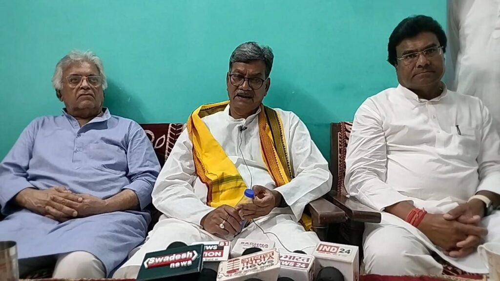 आतंकवादी हमले को लेकर महंत जी ने कहीं बड़ी बात- कहा मोदी जी को लेना चाहिए हमले का बदला, रायपुर के दिनेश मीरानिया के परिवार को दे 50 लाख रुपए एवं 5000 स्क्वायर फीट जमीन आतंकवादी हमले को लेकर महंत जी ने कहीं बड़ी बात- कहा मोदी जी को लेना चाहिए हमले का बदला, रायपुर के दिनेश मीरानिया के परिवार को दे 50 लाख रुपए एवं 5000 स्क्वायर फीट जमीन kshititech