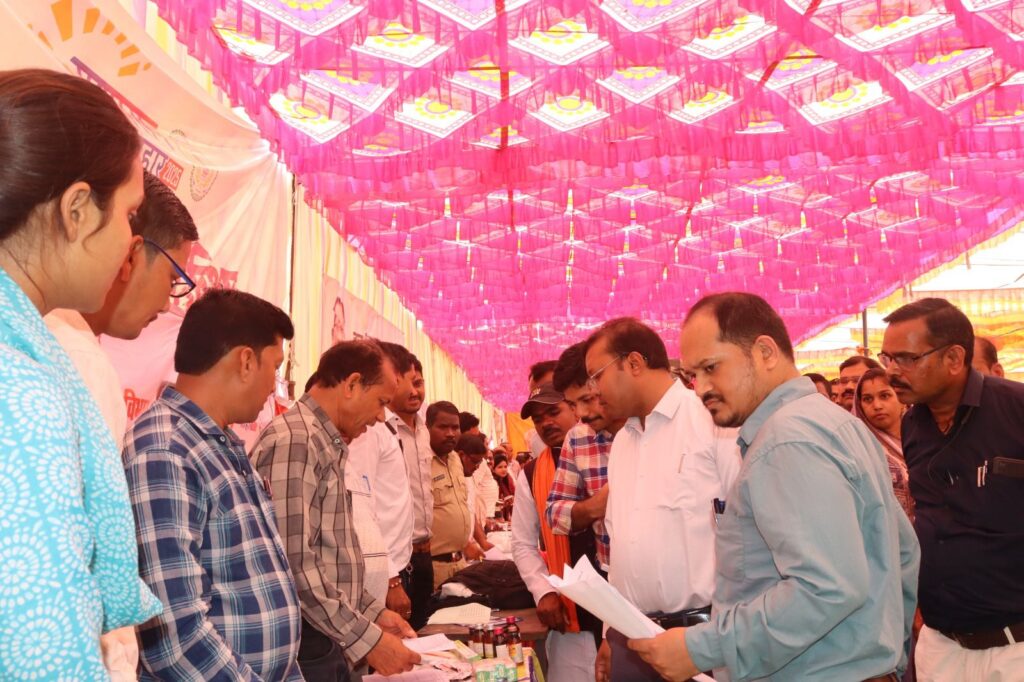 प्रदेश का अग्रणी जिला शक्ति- शक्ति कलेक्टर तोपनो साहब के नेतृत्व में जिले में सुशासन तिहार के समाधान शिविर का हुआ शुभारंभ, कलेक्टर साहब ने ली समय सीमा की बैठक, अधिकारियों को कहा शासन की योजनाओं का अंतिम छोर के अंतिम व्यक्ति तक हो बेहतर क्रियान्वन प्रदेश का अग्रणी जिला शक्ति- शक्ति कलेक्टर तोपनो साहब के नेतृत्व में जिले में सुशासन तिहार के समाधान शिविर का हुआ शुभारंभ, कलेक्टर साहब ने ली समय सीमा की बैठक, अधिकारियों को कहा शासन की योजनाओं का अंतिम छोर के अंतिम व्यक्ति तक हो बेहतर क्रियान्वन kshititech