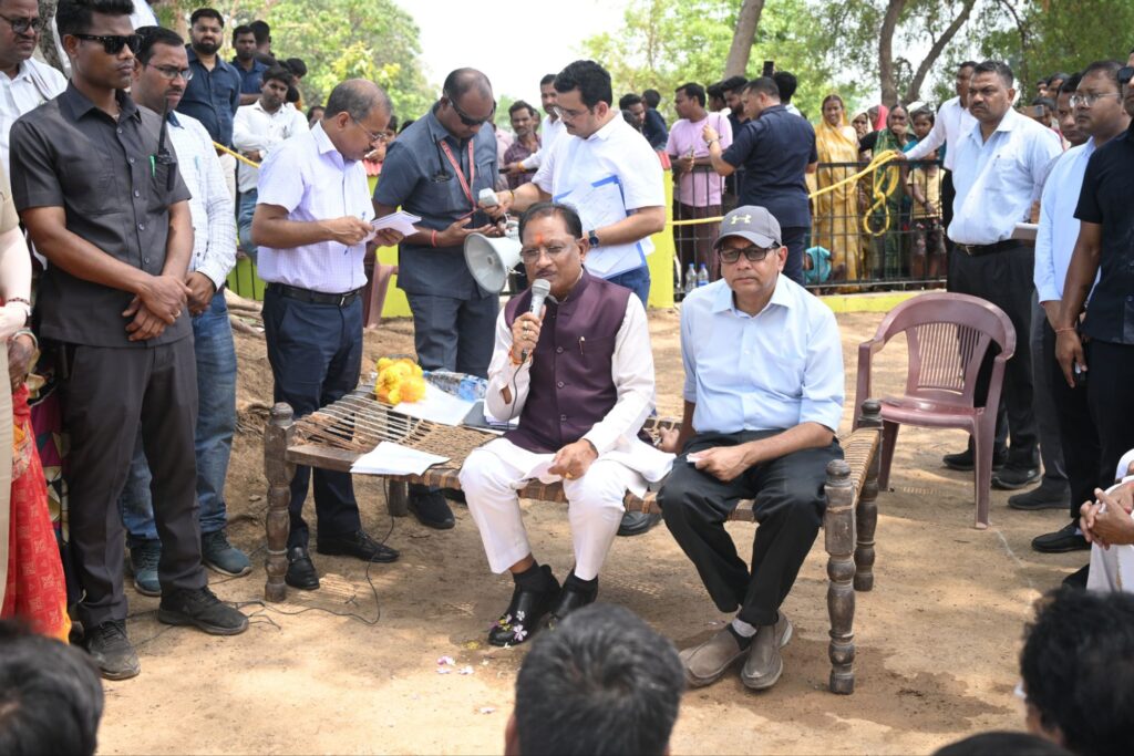प्रदेश का अग्रणी जिला शक्ति- शक्ति कलेक्टर तोपनो साहब के नेतृत्व में जिले में सुशासन तिहार के समाधान शिविर का हुआ शुभारंभ, कलेक्टर साहब ने ली समय सीमा की बैठक, अधिकारियों को कहा शासन की योजनाओं का अंतिम छोर के अंतिम व्यक्ति तक हो बेहतर क्रियान्वन प्रदेश का अग्रणी जिला शक्ति- शक्ति कलेक्टर तोपनो साहब के नेतृत्व में जिले में सुशासन तिहार के समाधान शिविर का हुआ शुभारंभ, कलेक्टर साहब ने ली समय सीमा की बैठक, अधिकारियों को कहा शासन की योजनाओं का अंतिम छोर के अंतिम व्यक्ति तक हो बेहतर क्रियान्वन kshititech