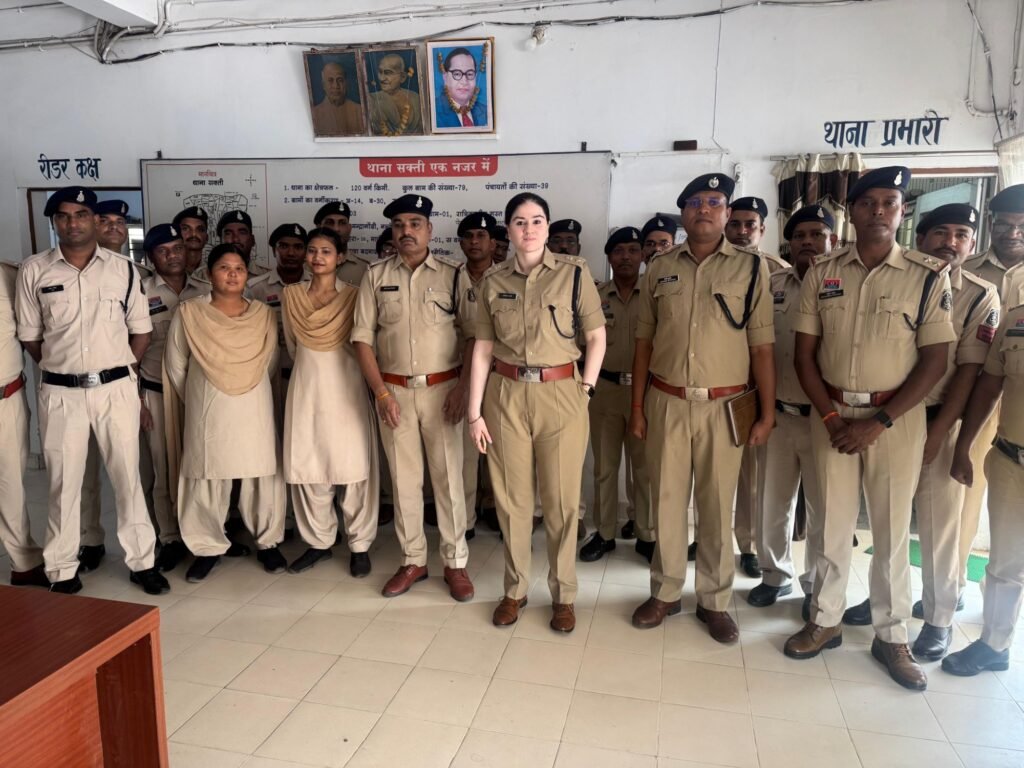 अपडेट हो रही पुलिस-पुलिस के कार्यों को दुरुस्त रखने SP अंकिता मैडम ने किया थानों का वार्षिक निरीक्षण,पुलिस थाना शक्ति पहुंची अंकिता शर्मा, मोटर व्हीकल एक्ट की कार्रवाई करने के दिए निर्देश, शक्ति जिले में नशीले सिरप के सौदागर चढ़े पुलिस के हत्थे kshititech