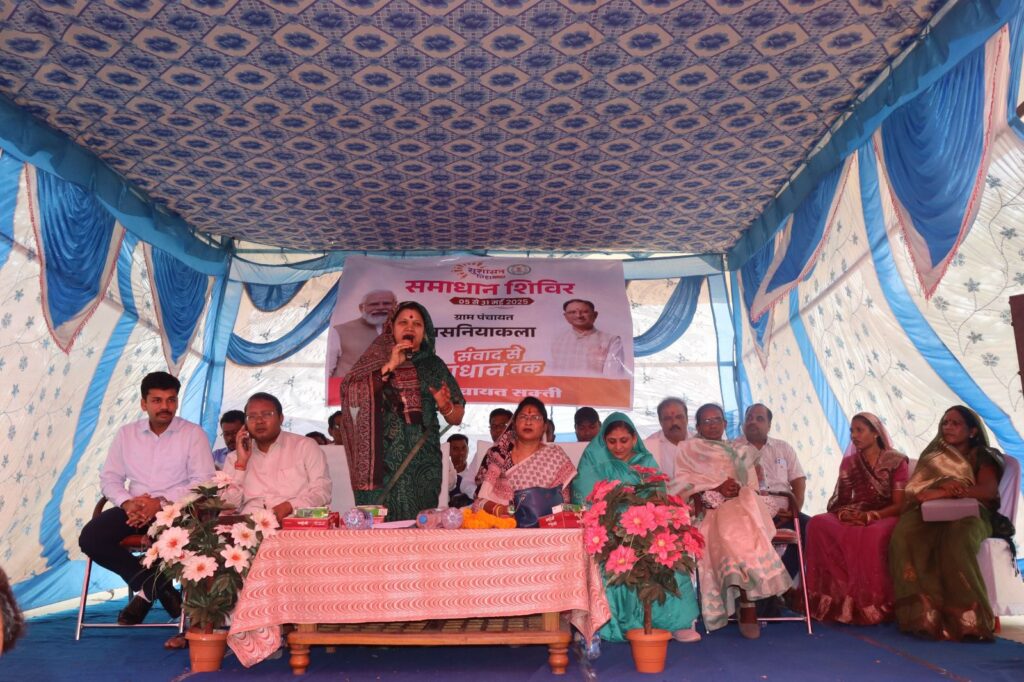 सांसद जी की सक्रियता एवं आत्मीयता पर जनता ने किया उनका धन्यवाद- सांसद जी के गांव से हुआ विष्णु देव की सुशासन वाली सरकार के समाधान शिविर का आयोजन, सांसद कमलेश जांगड़े ने कहा- जन्म से लेकर मृत्यु तक की योजनाएं चल रही है हमारी भाजपा की सरकार, कलेक्टर तोपनो, जिला पंचायत सीईओ जैन सहित विभिन्न विभागों के अधिकारी रहे मौजूद, 3146 आवेदनों का मौके पर हुआ निराकरण, कलेक्टर तोपनो साहब ने कहा- समस्याओं के गुणवत्ता पूर्वक निराकरण से आम जनता को भी मिलती है राहत सांसद जी की सक्रियता एवं आत्मीयता पर जनता ने किया उनका धन्यवाद- सांसद जी के गांव से हुआ विष्णु देव की सुशासन वाली सरकार के समाधान शिविर का आयोजन, सांसद कमलेश जांगड़े ने कहा- जन्म से लेकर मृत्यु तक की योजनाएं चल रही है हमारी भाजपा की सरकार, कलेक्टर तोपनो, जिला पंचायत सीईओ जैन सहित विभिन्न विभागों के अधिकारी रहे मौजूद, 3146 आवेदनों का मौके पर हुआ निराकरण, कलेक्टर तोपनो साहब ने कहा- समस्याओं के गुणवत्ता पूर्वक निराकरण से आम जनता को भी मिलती है राहत kshititech