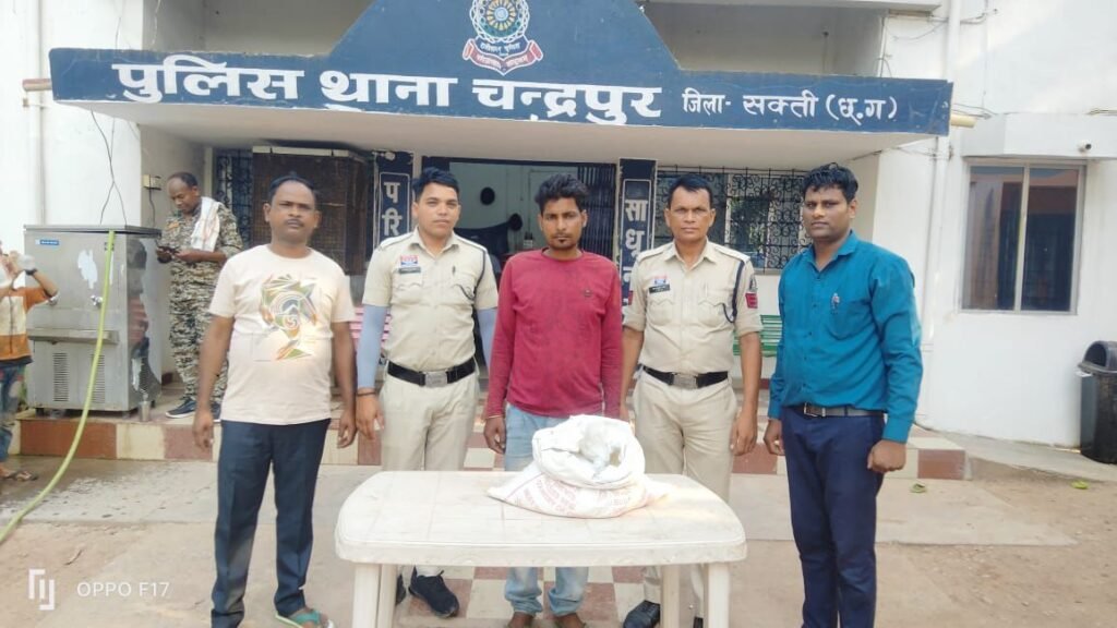 चंद्रपुर पुलिस की नशे के खिलाफ बड़ी कार्रवाई- अवैध रूप से रखी गई 14 लीटर महुआ शराब करी जब्त,आरोपी हुए गिरफ्तार, टीआई गगन वाजपेई ने कहा- पुलिस की कार्रवाई सतत रहेगी जारी, दो अलग-अलग आबकारी के मामले हुए दर्ज, एसपी अंकिता शर्मा के निर्देशन एवं पुलिस उच्चाधिकारियों के मार्गदर्शन में चंद्रपुर पुलिस सजग चंद्रपुर पुलिस की नशे के खिलाफ बड़ी कार्रवाई- अवैध रूप से रखी गई 14 लीटर महुआ शराब करी जब्त,आरोपी हुए गिरफ्तार, टीआई गगन वाजपेई ने कहा- पुलिस की कार्रवाई सतत रहेगी जारी, दो अलग-अलग आबकारी के मामले हुए दर्ज, एसपी अंकिता शर्मा के निर्देशन एवं पुलिस उच्चाधिकारियों के मार्गदर्शन में चंद्रपुर पुलिस सजग kshititech