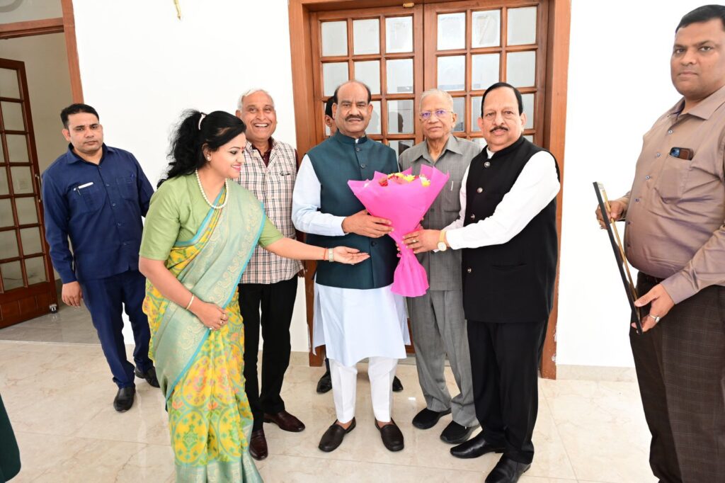 12 जून को खाटू पहुंचेंगे लोकसभा अध्यक्ष ओम बिरला- खाटू धाम के द्वितीय अलंकरण समारोह के लिए लोकसभा अध्यक्ष ओम बिरला को दिया गया आमंत्रण,अंतरराष्ट्रीय अग्रवाल सम्मेलन के अध्यक्ष राजकुमार मित्तल सहित संस्था के सदस्य पहुंचे लोकसभा अध्यक्ष के निवास, दिया कार्यक्रम का न्योता 12 जून को खाटू पहुंचेंगे लोकसभा अध्यक्ष ओम बिरला- खाटू धाम के द्वितीय अलंकरण समारोह के लिए लोकसभा अध्यक्ष ओम बिरला को दिया गया आमंत्रण,अंतरराष्ट्रीय अग्रवाल सम्मेलन के अध्यक्ष राजकुमार मित्तल सहित संस्था के सदस्य पहुंचे लोकसभा अध्यक्ष के निवास, दिया कार्यक्रम का न्योता kshititech