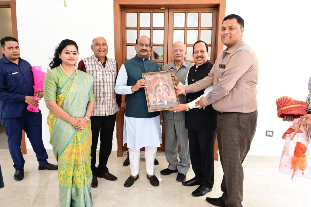 12 जून को खाटू पहुंचेंगे लोकसभा अध्यक्ष ओम बिरला- खाटू धाम के द्वितीय अलंकरण समारोह के लिए लोकसभा अध्यक्ष ओम बिरला को दिया गया आमंत्रण,अंतरराष्ट्रीय अग्रवाल सम्मेलन के अध्यक्ष राजकुमार मित्तल सहित संस्था के सदस्य पहुंचे लोकसभा अध्यक्ष के निवास, दिया कार्यक्रम का न्योता 12 जून को खाटू पहुंचेंगे लोकसभा अध्यक्ष ओम बिरला- खाटू धाम के द्वितीय अलंकरण समारोह के लिए लोकसभा अध्यक्ष ओम बिरला को दिया गया आमंत्रण,अंतरराष्ट्रीय अग्रवाल सम्मेलन के अध्यक्ष राजकुमार मित्तल सहित संस्था के सदस्य पहुंचे लोकसभा अध्यक्ष के निवास, दिया कार्यक्रम का न्योता kshititech