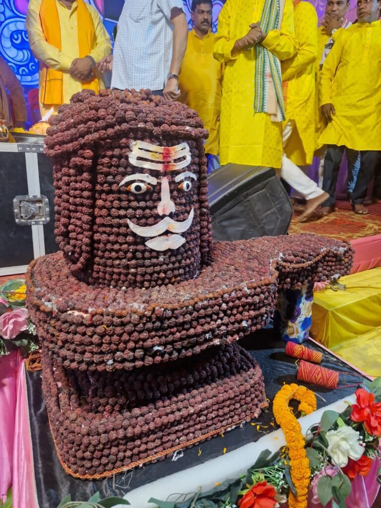 बाबा भोलेनाथ की आस्था में डूबे नगर पालिका शक्ति के अध्यक्ष श्यामसुंदर अग्रवाल, शिव महापुराण कथा में पहुंचे नगर पालिका अध्यक्ष ने विद्वान पंडित राजेंद्र महाराज जी से लिया आशीर्वाद,श्यामसुंदर ने कहा- बाबा भोलेनाथ के सुमिरन से ही होता है सबका कल्याण, कथा में उपस्थित रहे 5000 की संख्या में बाबा भोलेनाथ के भक्त kshititech