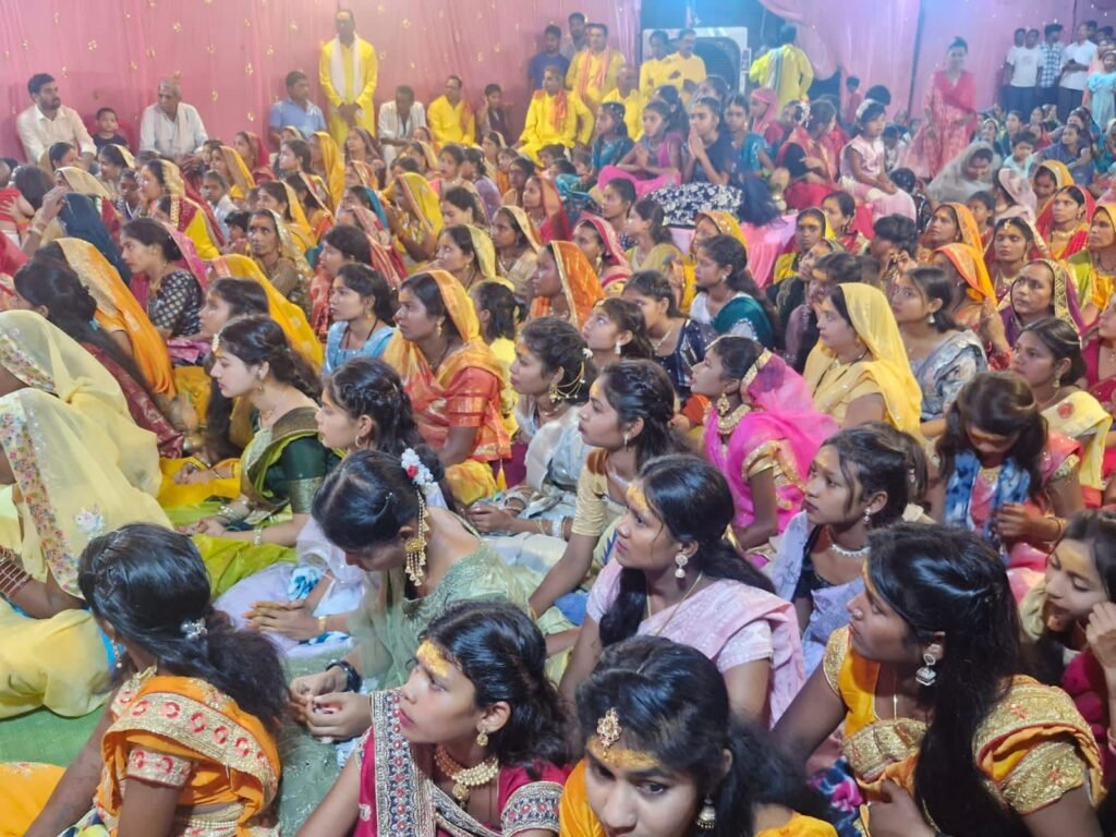 बाबा भोलेनाथ की आस्था में डूबे नगर पालिका शक्ति के अध्यक्ष श्यामसुंदर अग्रवाल, शिव महापुराण कथा में पहुंचे नगर पालिका अध्यक्ष ने विद्वान पंडित राजेंद्र महाराज जी से लिया आशीर्वाद,श्यामसुंदर ने कहा- बाबा भोलेनाथ के सुमिरन से ही होता है सबका कल्याण, कथा में उपस्थित रहे 5000 की संख्या में बाबा भोलेनाथ के भक्त kshititech