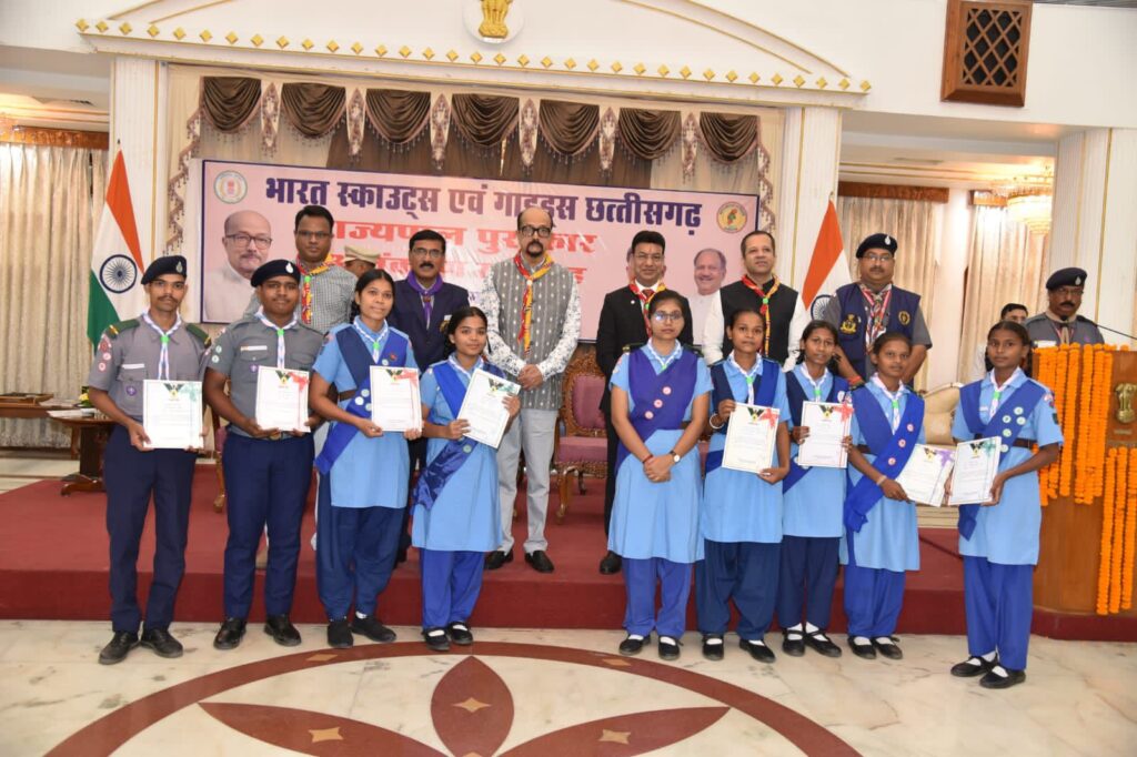 शक्ति जिले के स्काउट गाइड के बच्चों ने प्रदेश स्तर पर किया जिले को गौरवांनित, राजभवन में राज्यपाल जी के हाथों सम्मानित हुए भारत स्काउट गाइड के बच्चे, शक्ति जिला मुख्य आयुक्त अंकित अग्रवाल ने दी सभी बच्चों को अंकित ने कहा- यह शक्ति जिले के लिए गौरवशाली दिन, स्काउटिंग के क्षेत्र में पूरे छत्तीसगढ़ में अग्रणी जिले के रूप में है शक्ति की पहचान शक्ति जिले के स्काउट गाइड के बच्चों ने प्रदेश स्तर पर किया जिले को गौरवांनित, राजभवन में राज्यपाल जी के हाथों सम्मानित हुए भारत स्काउट गाइड के बच्चे, शक्ति जिला मुख्य आयुक्त अंकित अग्रवाल ने दी सभी बच्चों को अंकित ने कहा- यह शक्ति जिले के लिए गौरवशाली दिन, स्काउटिंग के क्षेत्र में पूरे छत्तीसगढ़ में अग्रणी जिले के रूप में है शक्ति की पहचान kshititech