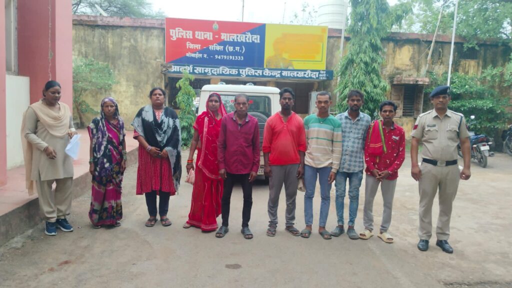 शक्ति जिले में पुलिस का मिशन 24, पुलिस ने चलाया विशेष अभियान, 24 घंटे में पुलिस ने करी शक्ति जिले में ताड़-बतोड़ कार्रवाई, जिले भर के पुलिस आला अधिकारियों के नेतृत्व में बनी संयुक्त टीम एवं अपराधियों पर पुलिस ने करी कारवाई, पुलिस ने कहा- अवैध शराब कोचिंयो को जड़ समूल नष्ट करने चल रहा अभियान शक्ति जिले में पुलिस का मिशन 24, पुलिस ने चलाया विशेष अभियान, 24 घंटे में पुलिस ने करी शक्ति जिले में ताड़-बतोड़ कार्रवाई, जिले भर के पुलिस आला अधिकारियों के नेतृत्व में बनी संयुक्त टीम एवं अपराधियों पर पुलिस ने करी कारवाई, पुलिस ने कहा- अवैध शराब कोचिंयो को जड़ समूल नष्ट करने चल रहा अभियान kshititech