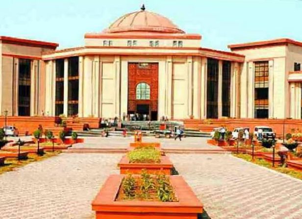 नियमितीकरण तो किया नहीं, अब हटाने की तैयारी- धान खरीदी डाटा एंट्री ऑपरेटर संघ ने दी शासन के निर्णय को हाईकोर्ट में चुनौती, 2007-08 में संविदा भर्ती के बावजूद नए सत्र के लिए ठेके सिस्टम में डाटा एंट्री ऑपरेटर का काम देने तैयारी कर रही छत्तीसगढ़ सरकार, ऑपरेटर संघ के शक्ति जिला अध्यक्ष पुरुषोत्तम बरेठ ने कहा- सुप्रीम कोर्ट तक का दरवाजा खटखटाएंगे संघ के सदस्य, फिर चरमरा सकती है प्रदेश में नए सत्र की धान खरीदी व्यवस्थाएं, 18 साल से संविदा के रूप में सेवाएं दे रहे हजारों ऑपरेटर हो जाएंगे बेरोजगार नियमितीकरण तो किया नहीं, अब हटाने की तैयारी- धान खरीदी डाटा एंट्री ऑपरेटर संघ ने दी शासन के निर्णय को हाईकोर्ट में चुनौती, 2007-08 में संविदा भर्ती के बावजूद नए सत्र के लिए ठेके सिस्टम में डाटा एंट्री ऑपरेटर का काम देने तैयारी कर रही छत्तीसगढ़ सरकार, ऑपरेटर संघ के शक्ति जिला अध्यक्ष पुरुषोत्तम बरेठ ने कहा- सुप्रीम कोर्ट तक का दरवाजा खटखटाएंगे संघ के सदस्य, फिर चरमरा सकती है प्रदेश में नए सत्र की धान खरीदी व्यवस्थाएं, 18 साल से संविदा के रूप में सेवाएं दे रहे हजारों ऑपरेटर हो जाएंगे बेरोजगार kshititech