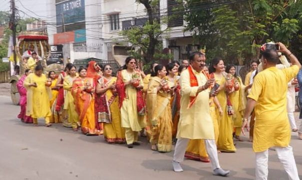 राधे राधे बोलो, चले आएंगे बिहारी- रायपुर में निकली श्रीमद् भागवत कथा की भव्य शोभायात्रा, राधे-राधे चले आओ के श्री घोष से गूंज उठा पूरा शहर, बाबा श्याम के मंदिर में भागवत कथा का हुआ शुभारंभ, बाबा श्याम के दरबार में श्रीमद् भागवत कथा सुनने उमड़ी धर्म प्रेमियों की भीड़ राधे राधे बोलो, चले आएंगे बिहारी- रायपुर में निकली श्रीमद् भागवत कथा की भव्य शोभायात्रा, राधे-राधे चले आओ के श्री घोष से गूंज उठा पूरा शहर, बाबा श्याम के मंदिर में भागवत कथा का हुआ शुभारंभ, बाबा श्याम के दरबार में श्रीमद् भागवत कथा सुनने उमड़ी धर्म प्रेमियों की भीड़ kshititech
