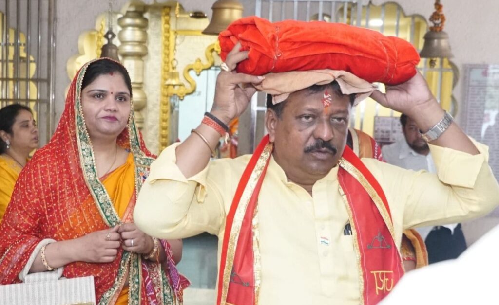 राधे राधे बोलो, चले आएंगे बिहारी- रायपुर में निकली श्रीमद् भागवत कथा की भव्य शोभायात्रा, राधे-राधे चले आओ के श्री घोष से गूंज उठा पूरा शहर, बाबा श्याम के मंदिर में भागवत कथा का हुआ शुभारंभ, बाबा श्याम के दरबार में श्रीमद् भागवत कथा सुनने उमड़ी धर्म प्रेमियों की भीड़ राधे राधे बोलो, चले आएंगे बिहारी- रायपुर में निकली श्रीमद् भागवत कथा की भव्य शोभायात्रा, राधे-राधे चले आओ के श्री घोष से गूंज उठा पूरा शहर, बाबा श्याम के मंदिर में भागवत कथा का हुआ शुभारंभ, बाबा श्याम के दरबार में श्रीमद् भागवत कथा सुनने उमड़ी धर्म प्रेमियों की भीड़ kshititech