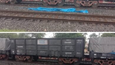 खड़ी माल गाड़ियों से हो रही है सामानो की चोरी, जिम्मेदार कौन, क्या सुरक्षित माल पहुंचाना रेलवे की जिम्मेदारी नहीं, 18 जून को सुबह शक्ति रेलवे स्टेशन में गिरते पानी में देखी गई यह स्थिति, क्या ट्रेन के गार्ड की नहीं है जिम्मेदारी खड़ी माल गाड़ियों से हो रही है सामानो की चोरी, जिम्मेदार कौन, क्या सुरक्षित माल पहुंचाना रेलवे की जिम्मेदारी नहीं, 18 जून को सुबह शक्ति रेलवे स्टेशन में गिरते पानी में देखी गई यह स्थिति, क्या ट्रेन के गार्ड की नहीं है जिम्मेदारी kshititech