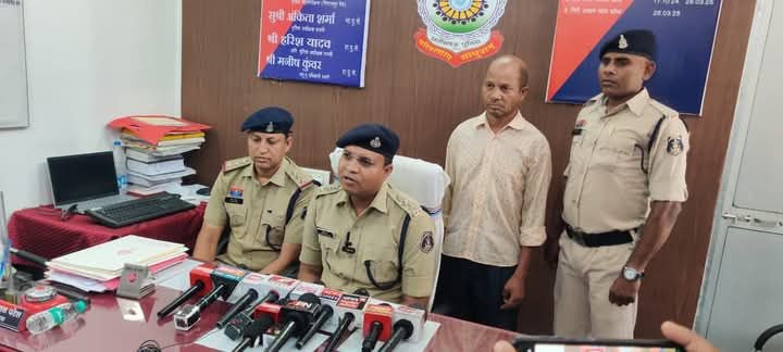 अवैध प्रेम संबंध में महिला ने करी पैसे की मांग, 5000 रुपयों के लिए हो गई हत्या- शक्ति एसडीओ पुलिस कंवर की पत्रकार वार्ता, किया हत्या का खुलासा, मृतक महिला ने करी थी आरोपी हत्यारे से पैसे की मांग, गुस्से में हुआ विवाद और कर दी महिला की हत्या,आरोपी युवक को पुलिस ने कर लिया गिरफ्तार अवैध प्रेम संबंध में महिला ने करी पैसे की मांग, 5000 रुपयों के लिए हो गई हत्या- शक्ति एसडीओ पुलिस कंवर की पत्रकार वार्ता, किया हत्या का खुलासा, मृतक महिला ने करी थी आरोपी हत्यारे से पैसे की मांग, गुस्से में हुआ विवाद और कर दी महिला की हत्या,आरोपी युवक को पुलिस ने कर लिया गिरफ्तार kshititech