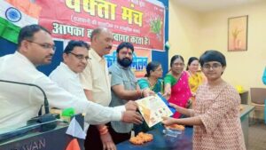 8 जून को रायपुर में सम्मानित होंगी पत्रकारिता जगत की महान विभूतियां,वक्ता मंच ने किया है स्वर्गीय बंशीलाल जी शर्मा की स्मृति में प्रदेश स्तरीय पत्रकारिता गौरव सम्मान का आयोजन, लोकतंत्र का चौथा स्तंभ- संभावनाये और चुनौतियों पर भी होगी परिचर्चा, छत्तीसगढ़ की सक्रिय संस्थाओ में जानी जाती है वक्ता मंच 8 जून को रायपुर में सम्मानित होंगी पत्रकारिता जगत की महान विभूतियां,वक्ता मंच ने किया है स्वर्गीय बंशीलाल जी शर्मा की स्मृति में प्रदेश स्तरीय पत्रकारिता गौरव सम्मान का आयोजन, लोकतंत्र का चौथा स्तंभ- संभावनाये और चुनौतियों पर भी होगी परिचर्चा, छत्तीसगढ़ की सक्रिय संस्थाओ में जानी जाती है वक्ता मंच kshititech