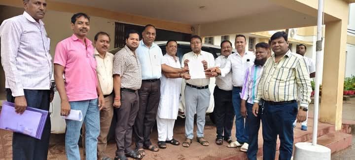 छत्तीसगढ़ जनर्लिस्ट वेलफेयर यूनियन सक्ती जिले ने कलेक्टर को सौपा राज्यपाल के नाम ज्ञापन, मामला स्वास्थ्य विभाग द्वारा पत्रकारों को लेकर जारी किए गए आदेश का, शक्ति जिला इकाई की बैठक हुई संपन्न, अहमदाबाद के विमान हादसे एवं उत्तराखंड के हेलीकॉप्टर हादसे के मृतकों को यूनियन परिवार ने दी श्रद्धांजलि, यूनियन के सदस्यों ने करी शक्ति थाने के नव पदस्थ थाना प्रभारी से मुलाकात छत्तीसगढ़ जनर्लिस्ट वेलफेयर यूनियन सक्ती जिले ने कलेक्टर को सौपा राज्यपाल के नाम ज्ञापन, मामला स्वास्थ्य विभाग द्वारा पत्रकारों को लेकर जारी किए गए आदेश का, शक्ति जिला इकाई की बैठक हुई संपन्न, अहमदाबाद के विमान हादसे एवं उत्तराखंड के हेलीकॉप्टर हादसे के मृतकों को यूनियन परिवार ने दी श्रद्धांजलि, यूनियन के सदस्यों ने करी शक्ति थाने के नव पदस्थ थाना प्रभारी से मुलाकात kshititech