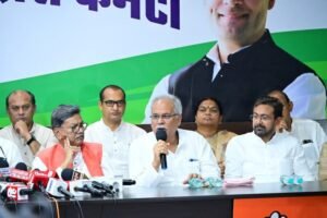 कका के पीड़ा-आखिरकार भूपेश बघेल की पीड़ा छलक कर आई गई बाहर- नेता प्रतिपक्ष महंत एवं पीसीसी अध्यक्ष दीपक बैज पर साधा निशाना,प्रदेश कांग्रेस प्रभारी सचिन पायलट भी थे बैठक में मौजूद, बघेल ने कह दी बड़ी बात- पार्टी में अनुशासनहीनता करने वाले लोगों के घरों में चाय पीने जाते हैं प्रदेश अध्यक्ष जी, बघेल ने महंत से कहा-CM पर अटैक करने से क्यों बचते हैं आप कका के पीड़ा-आखिरकार भूपेश बघेल की पीड़ा छलक कर आई गई बाहर- नेता प्रतिपक्ष महंत एवं पीसीसी अध्यक्ष दीपक बैज पर साधा निशाना,प्रदेश कांग्रेस प्रभारी सचिन पायलट भी थे बैठक में मौजूद, बघेल ने कह दी बड़ी बात- पार्टी में अनुशासनहीनता करने वाले लोगों के घरों में चाय पीने जाते हैं प्रदेश अध्यक्ष जी, बघेल ने महंत से कहा-CM पर अटैक करने से क्यों बचते हैं आप kshititech