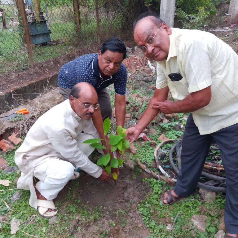 अग्रसेन सेवा संघ सक्ति ने विश्व पर्यावरण दिवस के मौके पर किया वृक्षारोपण, लोगों को वृक्षारोपण के प्रति किया जागरूक, रामअवतार अग्रवाल ने कहा- हमें प्रत्येक वर्ष कम से कम 10 वृक्ष लगाने तथा उसे संरक्षण देने का करना चाहिए कार्य, अग्रसेन जयंती पर्व पर इस संगठन ने 15 दिनों तक लगातार किया था वृक्षारोपण का बड़ा काम अग्रसेन सेवा संघ सक्ति ने विश्व पर्यावरण दिवस के मौके पर किया वृक्षारोपण, लोगों को वृक्षारोपण के प्रति किया जागरूक, रामअवतार अग्रवाल ने कहा- हमें प्रत्येक वर्ष कम से कम 10 वृक्ष लगाने तथा उसे संरक्षण देने का करना चाहिए कार्य, अग्रसेन जयंती पर्व पर इस संगठन ने 15 दिनों तक लगातार किया था वृक्षारोपण का बड़ा काम kshititech