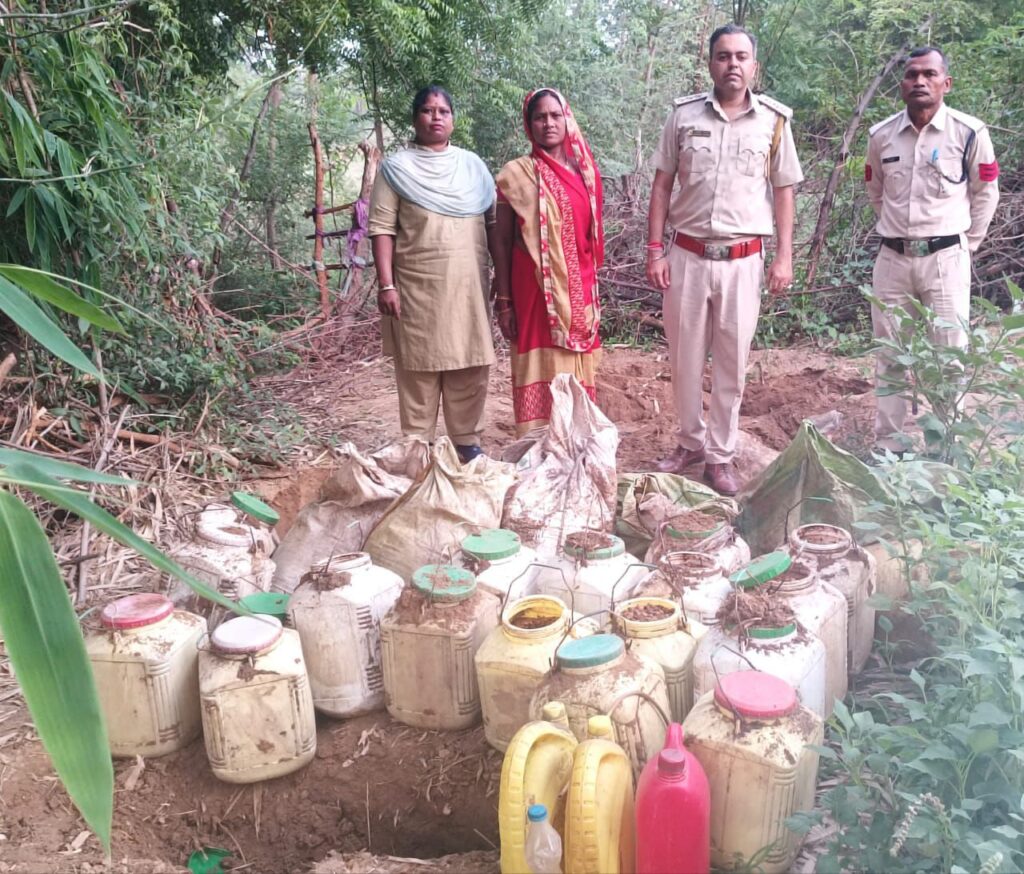 560 किलो महुआ लहान के साथ शराब कारोबारी गिरफ्तार,उप्पल साहब की कार्यवाही 560 किलो महुआ लहान के साथ शराब कारोबारी गिरफ्तार,उप्पल साहब की कार्यवाही kshititech