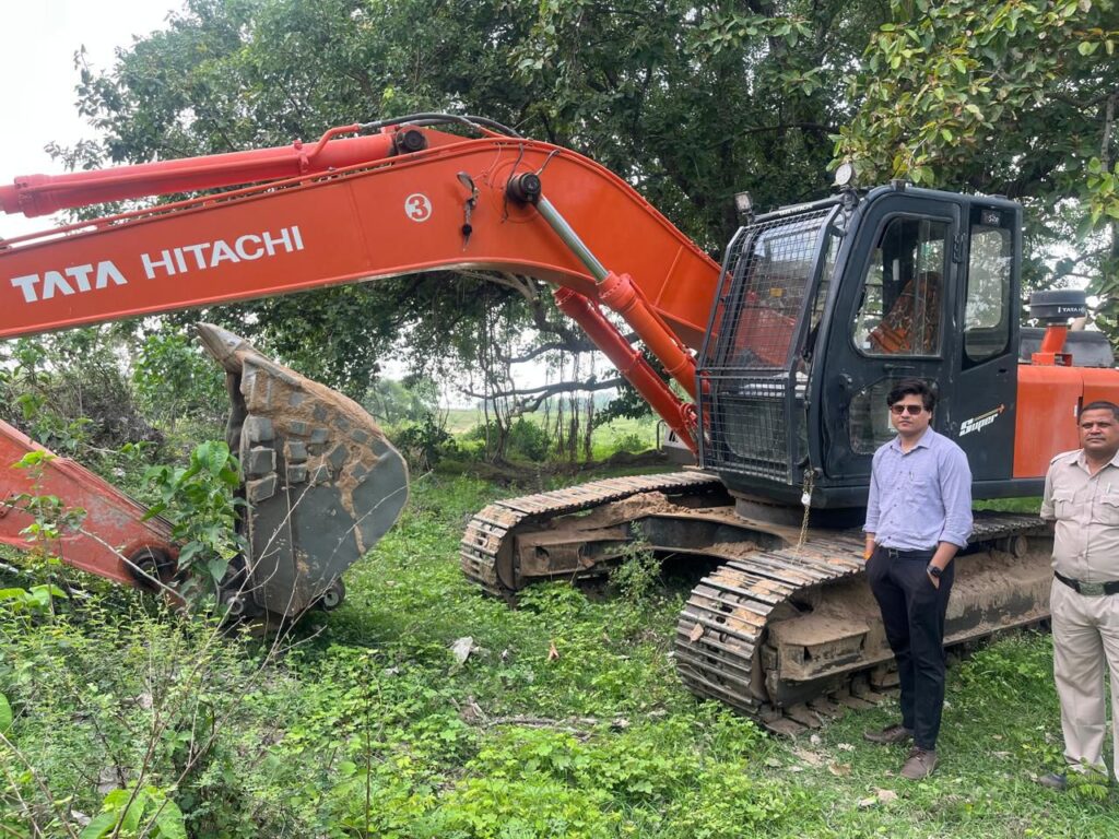 अवैध खनिज उत्खनन पर सख्त शक्ति जिले का खनिज विभाग- 3 जून को करही में किया तीन चैन माउंटेन को जप्त, कलेक्टर के निर्देश पर विभाग की उड़नदस्ता टीम ने करी बड़ी कार्रवाई, जिला खनिज अधिकारी बंजारे ने कहा- बख्से नहीं जाएंगे अवैध खनिज उत्खनन करने वाले,उड़न दस्ता टीमें निरंतर करती हैं खनिज की मॉनिटरिंग अवैध खनिज उत्खनन पर सख्त शक्ति जिले का खनिज विभाग- 3 जून को करही में किया तीन चैन माउंटेन को जप्त, कलेक्टर के निर्देश पर विभाग की उड़नदस्ता टीम ने करी बड़ी कार्रवाई, जिला खनिज अधिकारी बंजारे ने कहा- बख्से नहीं जाएंगे अवैध खनिज उत्खनन करने वाले,उड़न दस्ता टीमें निरंतर करती हैं खनिज की मॉनिटरिंग kshititech