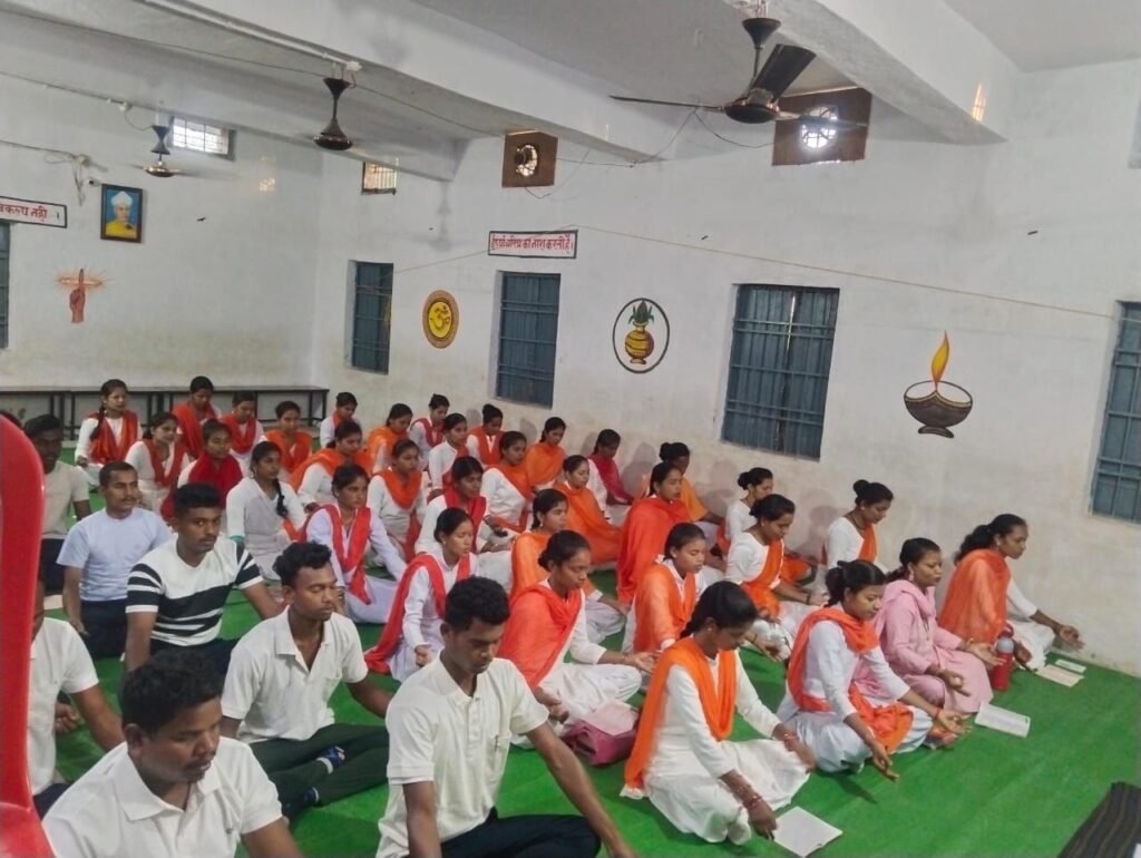 शक्ति के सरस्वती शिशु मंदिर में 4 जून से प्रारंभ हुआ 02 जिलों का 10 दिवसीय नवीन आचार्यो का प्रशिक्षण वर्ग, ग्राम भारती कोरबा शक्ति द्वारा आयोजित है शिविर, संस्था के सदस्य रामअवतार अग्रवाल ने कहा-प्रशिक्षण शिविरों के माध्यम से विद्या भारती की शिक्षा व्यवस्था एवं श्रेष्ठ कार्यकर्ताओं का निर्माण करना ही इसका मूल उद्देश्य kshititech