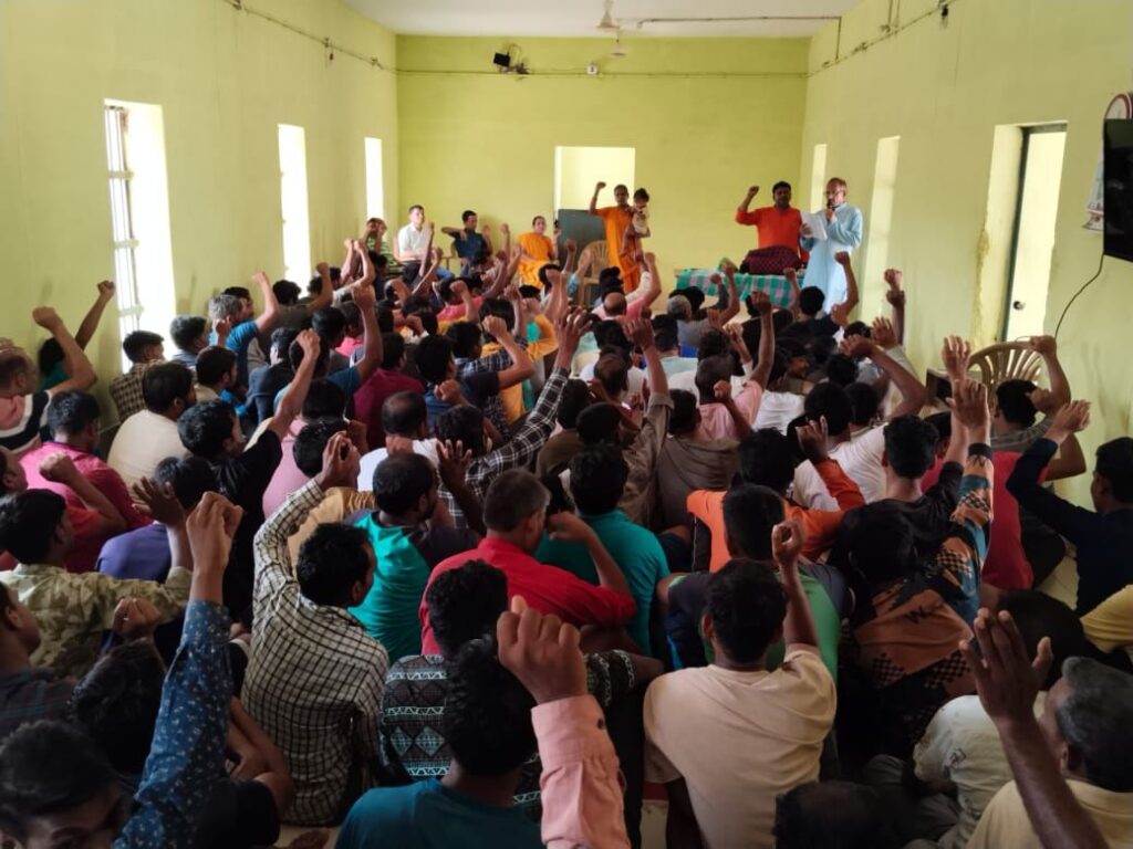 शक्ति के उप जेल में गायत्री शक्तिपीठ युवा प्रकोष्ठ द्वारा आयोजित किया गया व्यसन मुक्ति एवं व्यक्तित्व निर्माण शिविर, महिला प्रकोष्ठ की नेहा गुप्ता एवं युवा प्रकोष्ठ के शक्ति राज गुप्ता प्रमुख वक्ता के रूप में रहे मौजूद शक्ति के उप जेल में गायत्री शक्तिपीठ युवा प्रकोष्ठ द्वारा आयोजित किया गया व्यसन मुक्ति एवं व्यक्तित्व निर्माण शिविर, महिला प्रकोष्ठ की नेहा गुप्ता एवं युवा प्रकोष्ठ के शक्ति राज गुप्ता प्रमुख वक्ता के रूप में रहे मौजूद kshititech