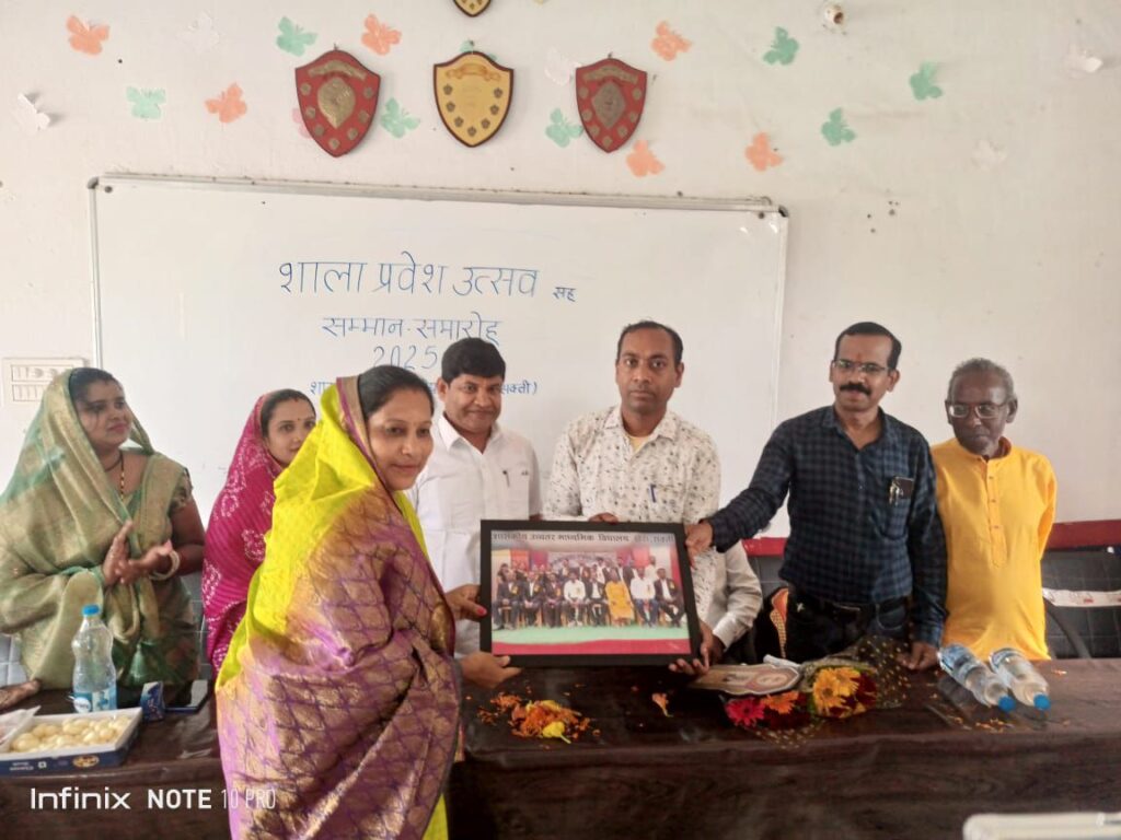 पूर्व विधायक डॉक्टर खिलावन साहू की उपस्थिति में हायर सेकेंडरी खैरा में शाला प्रवेश उत्सव संपन्न,प्राचार्य सुरेश जायसवाल ने विद्यालय की गतिविधियों की दी जानकारी, बच्चों में दिखा उत्साह, अभिभावक भी रहे मौजूद पूर्व विधायक डॉक्टर खिलावन साहू की उपस्थिति में हायर सेकेंडरी खैरा में शाला प्रवेश उत्सव संपन्न,प्राचार्य सुरेश जायसवाल ने विद्यालय की गतिविधियों की दी जानकारी, बच्चों में दिखा उत्साह, अभिभावक भी रहे मौजूद kshititech