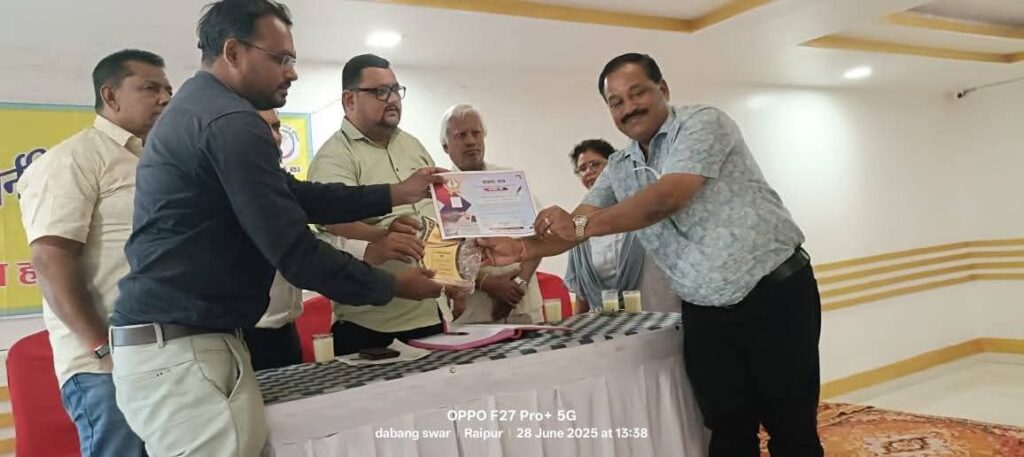कामकाजी बैठक- जनर्लिस्ट वेलफेयर यूनियन की प्रदेश कार्यसमिति बैठक संपन्न, जिलों में संगठन को मजबूत बनाने बनी कार्य योजना, पदाधिकारियो का होगा सतत दौरा, 30 जुलाई तक प्रदेश के सभी जिलों में आयोजित होगी यूनियन की बैठके, अगले प्रदेश स्तरीय कार्यक्रम के लिए विभिन्न जिलों ने दिया आतिथ्य का प्रस्ताव, जन्मदिन की बधाइयों से अभिभूत अमित गौतम ने कहा- आप सभी का यही स्नेह जीवन में काम करने की देता है सदैव ऊर्जा कामकाजी बैठक- जनर्लिस्ट वेलफेयर यूनियन की प्रदेश कार्यसमिति बैठक संपन्न, जिलों में संगठन को मजबूत बनाने बनी कार्य योजना, पदाधिकारियो का होगा सतत दौरा, 30 जुलाई तक प्रदेश के सभी जिलों में आयोजित होगी यूनियन की बैठके, अगले प्रदेश स्तरीय कार्यक्रम के लिए विभिन्न जिलों ने दिया आतिथ्य का प्रस्ताव, जन्मदिन की बधाइयों से अभिभूत अमित गौतम ने कहा- आप सभी का यही स्नेह जीवन में काम करने की देता है सदैव ऊर्जा kshititech