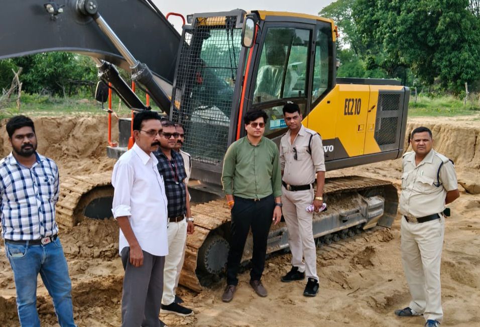 अवैध खनिज उत्खनन पर सख्त शक्ति जिले का खनिज विभाग- 3 जून को करही में किया तीन चैन माउंटेन को जप्त, कलेक्टर के निर्देश पर विभाग की उड़नदस्ता टीम ने करी बड़ी कार्रवाई, जिला खनिज अधिकारी बंजारे ने कहा- बख्से नहीं जाएंगे अवैध खनिज उत्खनन करने वाले,उड़न दस्ता टीमें निरंतर करती हैं खनिज की मॉनिटरिंग अवैध खनिज उत्खनन पर सख्त शक्ति जिले का खनिज विभाग- 3 जून को करही में किया तीन चैन माउंटेन को जप्त, कलेक्टर के निर्देश पर विभाग की उड़नदस्ता टीम ने करी बड़ी कार्रवाई, जिला खनिज अधिकारी बंजारे ने कहा- बख्से नहीं जाएंगे अवैध खनिज उत्खनन करने वाले,उड़न दस्ता टीमें निरंतर करती हैं खनिज की मॉनिटरिंग kshititech