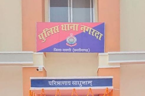 फरियादी से पुलिस सौहाद्र पूर्ण व्यवहार करें ना की अभद्र व्यवहार, जिले की पुलिस मुखिया का पुलिस अधिकारियों को निर्देश, नगरदा थाने के वार्षिक निरीक्षण पर पहुंची जिले की पुलिस मुखिया फरियादी से पुलिस सौहाद्र पूर्ण व्यवहार करें ना की अभद्र व्यवहार, जिले की पुलिस मुखिया का पुलिस अधिकारियों को निर्देश, नगरदा थाने के वार्षिक निरीक्षण पर पहुंची जिले की पुलिस मुखिया kshititech