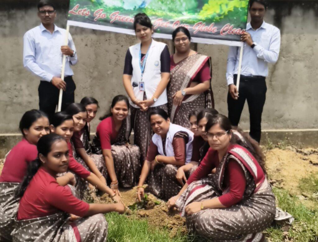 विश्व पर्यावरण दिवस पर मिरौनी स्थित चंद्रहासिनी विद्यापीठ में किया गया वृक्षारोपण, पॉलिथीन के बढ़ते उपयोग को बंद करने का भी लिया संकल्प, चंद्रहासिनी विद्यापीठ द्वारा पूरे वर्ष पर पर्यावरण संरक्षण की दिशा में किए जाते हैं जन जागरूकता कार्यक्रम एवं सक्रिय पहल विश्व पर्यावरण दिवस पर मिरौनी स्थित चंद्रहासिनी विद्यापीठ में किया गया वृक्षारोपण, पॉलिथीन के बढ़ते उपयोग को बंद करने का भी लिया संकल्प, चंद्रहासिनी विद्यापीठ द्वारा पूरे वर्ष पर पर्यावरण संरक्षण की दिशा में किए जाते हैं जन जागरूकता कार्यक्रम एवं सक्रिय पहल kshititech