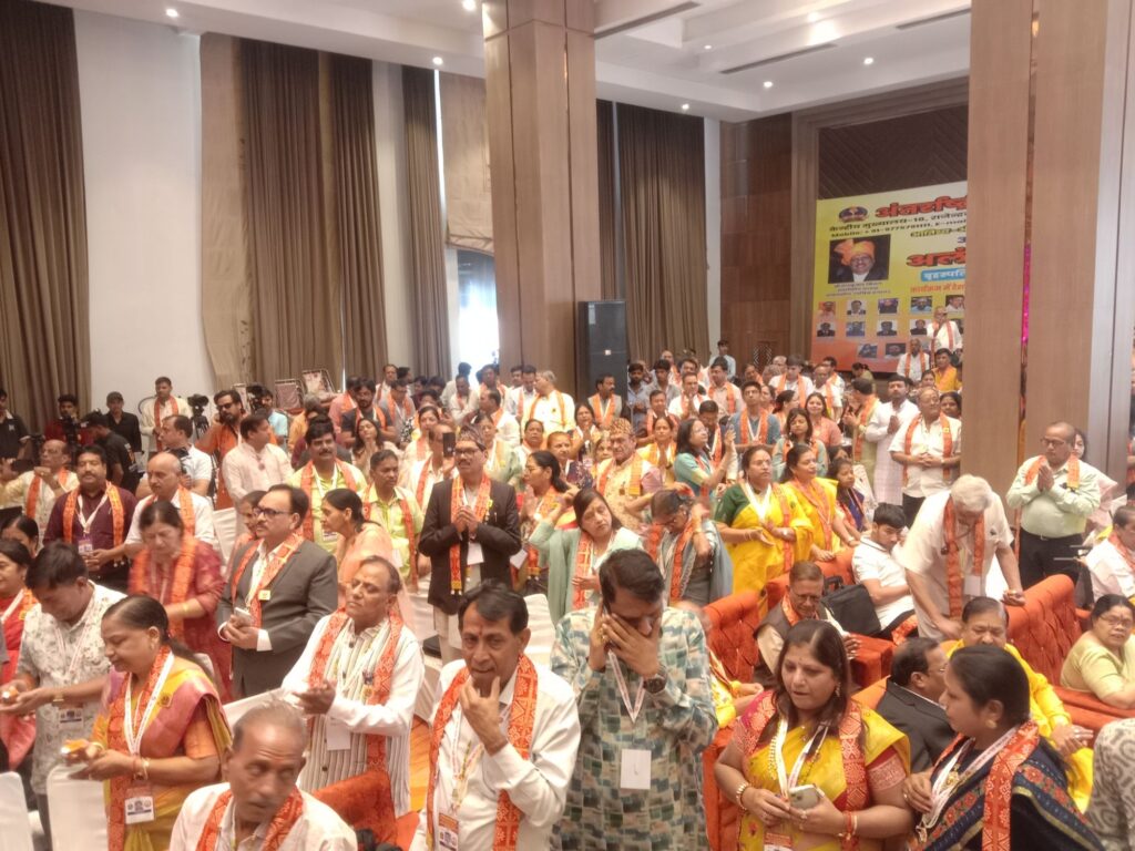 AAS ग्वालियर इकाई के सदस्यों ने खाटू धाम के अलंकरण समारोह के साथ ही राजस्थान के पवित्र धार्मिक स्थलों का किया संयुक्त भ्रमण, प्रदेश अध्यक्ष रामेश्वर दयाल सिंघल ने कहा- सदस्यों की यात्रा रही ऐतिहासिक, मध्य प्रदेश के ग्वालियर से 30 सदस्यों की टोली हुई थी रवाना AAS ग्वालियर इकाई के सदस्यों ने खाटू धाम के अलंकरण समारोह के साथ ही राजस्थान के पवित्र धार्मिक स्थलों का किया संयुक्त भ्रमण, प्रदेश अध्यक्ष रामेश्वर दयाल सिंघल ने कहा- सदस्यों की यात्रा रही ऐतिहासिक, मध्य प्रदेश के ग्वालियर से 30 सदस्यों की टोली हुई थी रवाना kshititech