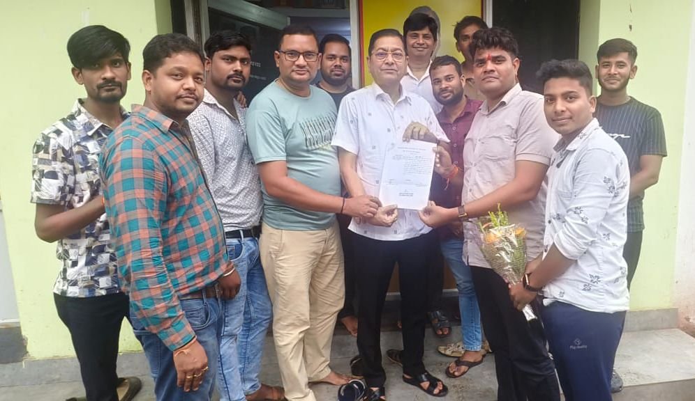 देवांगन युवा संगठन शक्ति की मांग पर शहर के गणेश बांध तालाब को किया गया माता परमेश्वरी देवी तालाब के नाम पर नामकरण एवं शनि मंदिर के बगल में तालाब के पार में होगी माता परमेश्वरी देवी उद्यान की स्थापना, साथ ही परमेश्वरी देवी मंदिर का भी होगा निर्माण, देवांगन युवा संगठन ने नगर पालिका अध्यक्ष श्यामसुंदर अग्रवाल से करी थी मांग, स्वीकृति मिलने पर किया हर्ष व्यक्त, देवांगन समाज के जिला अध्यक्ष गोविंद देवांगन ने दी जानकारी देवांगन युवा संगठन शक्ति की मांग पर शहर के गणेश बांध तालाब को किया गया माता परमेश्वरी देवी तालाब के नाम पर नामकरण एवं शनि मंदिर के बगल में तालाब के पार में होगी माता परमेश्वरी देवी उद्यान की स्थापना, साथ ही परमेश्वरी देवी मंदिर का भी होगा निर्माण, देवांगन युवा संगठन ने नगर पालिका अध्यक्ष श्यामसुंदर अग्रवाल से करी थी मांग, स्वीकृति मिलने पर किया हर्ष व्यक्त, देवांगन समाज के जिला अध्यक्ष गोविंद देवांगन ने दी जानकारी kshititech