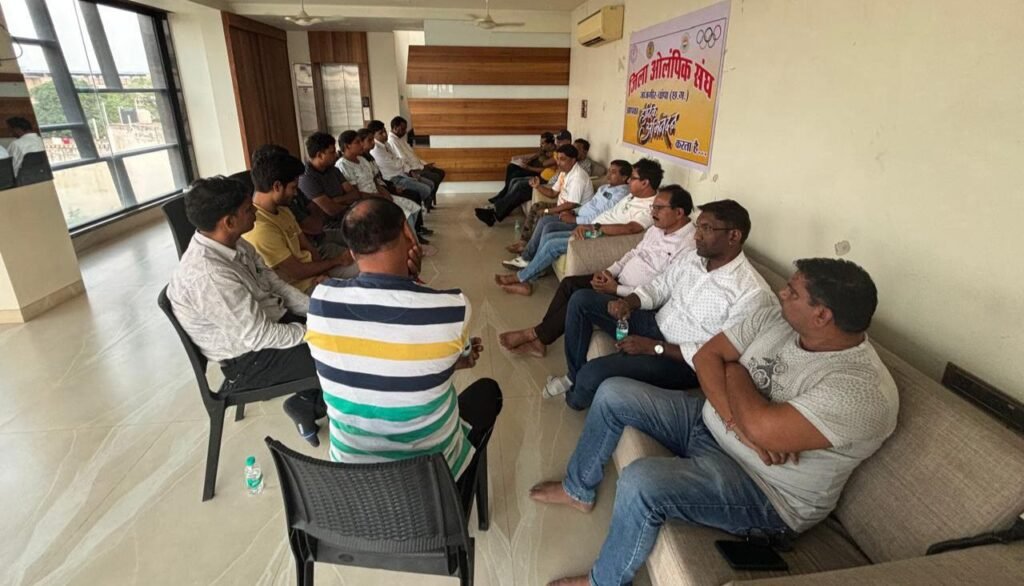 जांजगीर चाम्पा जिला ओलंपिक संघ की बैठक संपन्न,23 जून को होगा ओलंपिक दौड़ एवं सम्मान समारोह का भव्य आयोजन, संघ के जिला कार्यकारिणी अध्यक्ष अमर सुल्तानिया ने दी जानकारी, सुल्तानिया चैंबर में आयोजित थी बैठक, 23 जून के मुख्य अतिथि होंगे जिले के पुलिस मुखिया जांजगीर चाम्पा जिला ओलंपिक संघ की बैठक संपन्न,23 जून को होगा ओलंपिक दौड़ एवं सम्मान समारोह का भव्य आयोजन, संघ के जिला कार्यकारिणी अध्यक्ष अमर सुल्तानिया ने दी जानकारी, सुल्तानिया चैंबर में आयोजित थी बैठक, 23 जून के मुख्य अतिथि होंगे जिले के पुलिस मुखिया kshititech