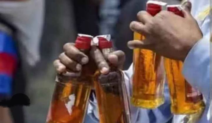 उप्पल साहब ने शराब कोचियो पर करी बड़ी कार्रवाई, 23 लीटर महुआ शराब के साथ तीन आरोपियों को किया गिरफ्तार, आबकारी के 03 मामले हुए दर्ज, आबकारी अधिकारी आशीष उप्पल की छापामार कारवाई से अवैध शराब कारोबारियो में हड़कंप उप्पल साहब ने शराब कोचियो पर करी बड़ी कार्रवाई, 23 लीटर महुआ शराब के साथ तीन आरोपियों को किया गिरफ्तार, आबकारी के 03 मामले हुए दर्ज, आबकारी अधिकारी आशीष उप्पल की छापामार कारवाई से अवैध शराब कारोबारियो में हड़कंप kshititech
