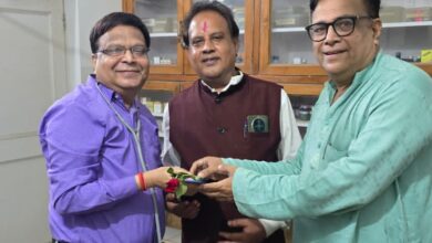 डॉक्टर्स डे के मौके पर सक्ती के चिकित्सकों का हुआ सम्मान, महिला जागृति शाखा ने डॉक्टर राजेश अग्रवाल एवं डॉ राहुल अग्रवाल सहित चार्टर्ड अकाउंटेंट श्रीमती हर्षा अग्रवाल को किया सम्मानित, वही भाजपा नेता मांगेराम अग्रवाल एवं सदस्यों ने डॉ राजेश अग्रवाल सहित मुख्य चिकित्सा अधिकारी का भी किया सम्मान, सम्मान से अभिभुत हुए चिकित्सक डॉक्टर राजेश अग्रवाल ने कहा- चिकित्सीय पेशे में ऐसे सम्मानों से और अधिक सेवा करने की मिलती है ऊर्जा डॉक्टर्स डे के मौके पर सक्ती के चिकित्सकों का हुआ सम्मान, महिला जागृति शाखा ने डॉक्टर राजेश अग्रवाल एवं डॉ राहुल अग्रवाल सहित चार्टर्ड अकाउंटेंट श्रीमती हर्षा अग्रवाल को किया सम्मानित, वही भाजपा नेता मांगेराम अग्रवाल एवं सदस्यों ने डॉ राजेश अग्रवाल सहित मुख्य चिकित्सा अधिकारी का भी किया सम्मान, सम्मान से अभिभुत हुए चिकित्सक डॉक्टर राजेश अग्रवाल ने कहा- चिकित्सीय पेशे में ऐसे सम्मानों से और अधिक सेवा करने की मिलती है ऊर्जा kshititech