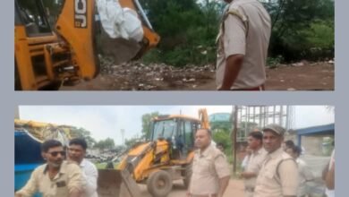 उप्पल के नेतृत्व में शक्ति के बुधवारी बाजार के अवैध चखना सेंटरों पर विभागीय कार्रवाई, आशीष उप्पल की मौजूदगी में चखना सेंटरों को हटाने चला अभियान,शाम होते ही प्रमुख मार्ग पर खुलेआम शराब पीते थे लोग, मोहल्ले वासी हो गए थे परेशान, आबकारी विभाग की पहल से मोहल्ले वासियों ने ली राहत की सांस kshititech