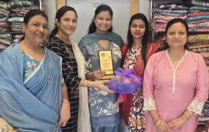 शक्ति की महिला जागृति शाखा की अनुकरणीय पहल- डॉक्टर्स डे के मौके पर डॉक्टर राजेश अग्रवाल,डॉ राहुल अग्रवाल सहित चार्टर्ड अकाउंटेंट श्रीमती हर्षा अग्रवाल को किया सम्मानित, महिला जागृति अध्यक्ष मीनल ने कहा-ऐसी महान हस्तियों के सम्मान से शाखा को भी है गर्व शक्ति की महिला जागृति शाखा की अनुकरणीय पहल- डॉक्टर्स डे के मौके पर डॉक्टर राजेश अग्रवाल,डॉ राहुल अग्रवाल सहित चार्टर्ड अकाउंटेंट श्रीमती हर्षा अग्रवाल को किया सम्मानित, महिला जागृति अध्यक्ष मीनल ने कहा-ऐसी महान हस्तियों के सम्मान से शाखा को भी है गर्व kshititech