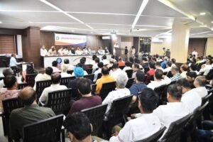 चेंबर कार्यकारी महामंत्री अमर सुल्तानिया पहुंचे प्रदेश कार्यकारणी की प्रथम बैठक में, अमर ने कहा- व्यापारी हितों के लिए सदैव संघर्ष करने वाला सशक्त संगठन है चैंबर ऑफ़ कॉमर्स, अमर ने व्यापार हितों में दिए अपने अमूल्य सुझाव, बैठक में प्रदेश के विभिन्न जिलों से भी पहुंचे सदस्य, महिला चैंबर की प्रदेश अध्यक्ष बनाई गई डॉक्टर इला गुप्ता kshititech