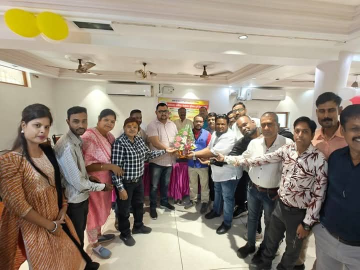 यूनियन के प्रदेश अध्यक्ष अमित गौतम ने दुर्ग की बैठक में कहा- पत्रकारों की आवाज को प्रमुखता से उठाना ही संगठन की प्राथमिकता, 12 जुलाई को यूनियन के दुर्ग जिला इकाई की संपन्न हुई शानदार बैठक, यूनियन के संरक्षक अनिल साखरे का जन्मदिन भी मनाया यूनियन सदस्यों ने, यूनियन हित में हुए अनेकों निर्णय kshititech