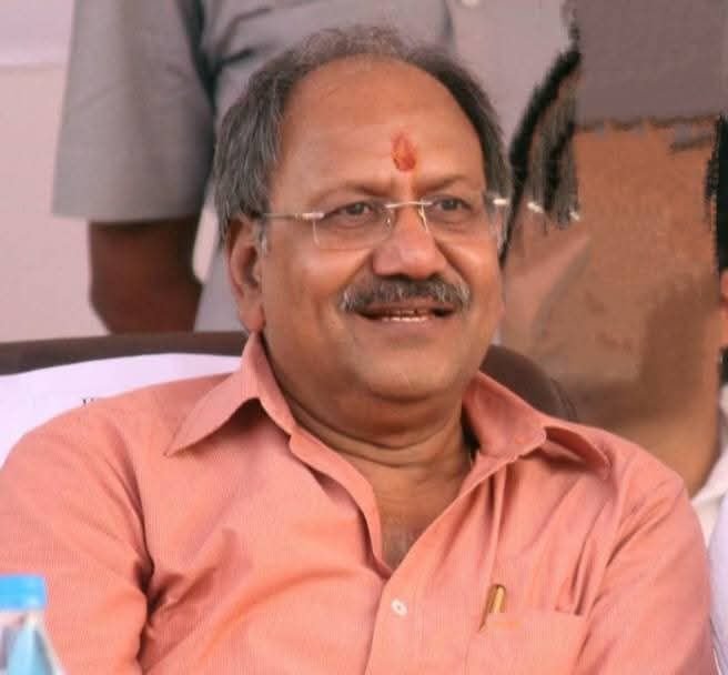 13 ट्रेनों की सौगात-सांसद बृजमोहन अग्रवाल की पहल पर 13 ट्रेनों का संचालन होंगा प्रारंभ, 15 जुलाई से पटरियों पर दौडेंगी ट्रेनें, रेलवे ने जारी किया आदेश, रेल यात्रियों ने कहा- सर्वाधिक सक्रिय सांसद जी की मेहनत का ही है यह प्रतिफल, जनप्रतिनिधियों की इच्छा शक्ति हो, तो न जाने जन कल्याण के लिए क्या-क्या हो जाए kshititech